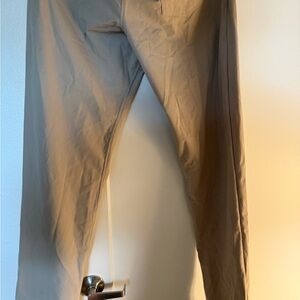 lululemon athletica Men's Chinos in Khaki Tan